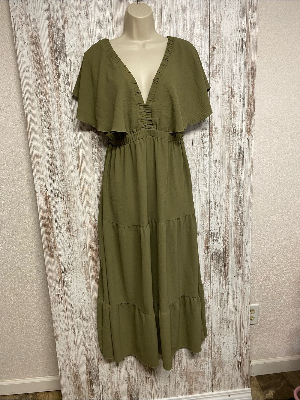 Simplee Apparel Olive Green Maxi Dress with Flutter Sleeves - Picture 3 of 11